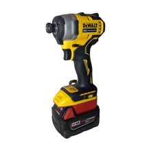 Lade das Bild in den Galerie-Viewer, Milwaukee 18V auf DeWalt 20V Batterieadapter