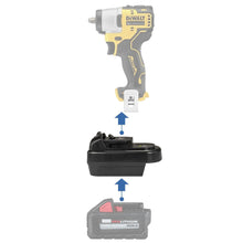 Lade das Bild in den Galerie-Viewer, Milwaukee 18V auf DeWalt 12V Batterieadapter