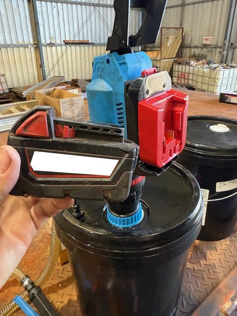Milwaukee 18V vers MacNaught 18V Adaptateur de batterie (pompe, pistolet à graisse)