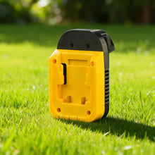 Lade das Bild in den Galerie-Viewer, DeWalt 20V auf Kobalt 24V Batterieadapter
