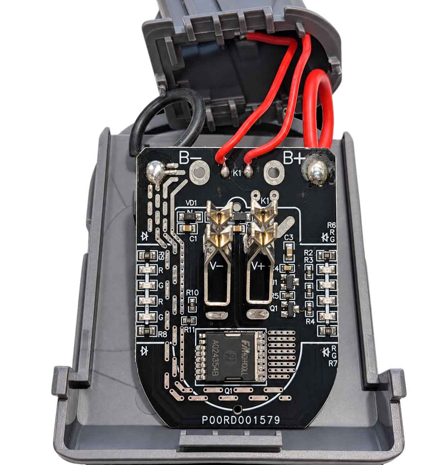Adaptateur de batterie Einhell 18V PXC vers Dyson V7 : L’intérieur de l’adaptateur