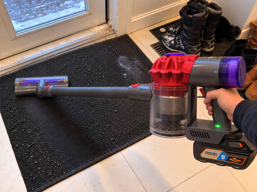 Adaptateur de batterie RIDGID 18V vers Dyson V8 : En main